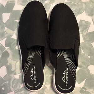 Clarks Black Loafers Sleek Slip-On Design